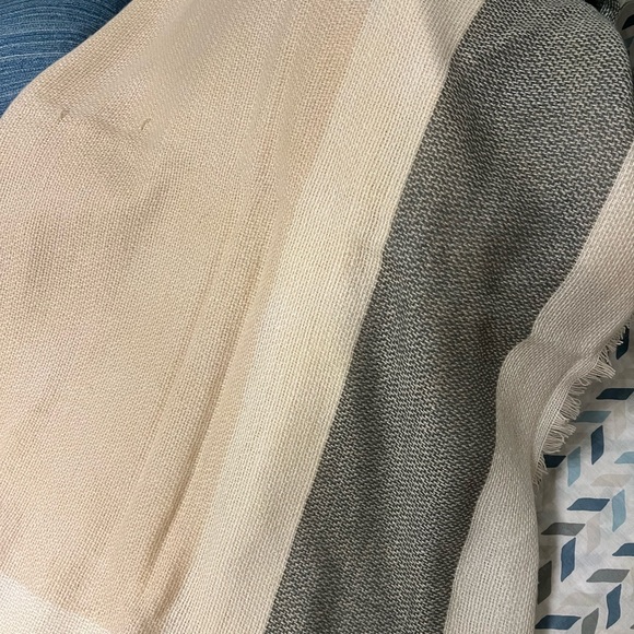 Large Ardene blanket / scarf💗 - Picture 4 of 6